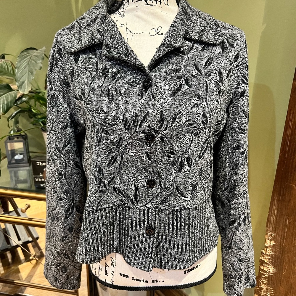Vintage cardigan with leaf motif